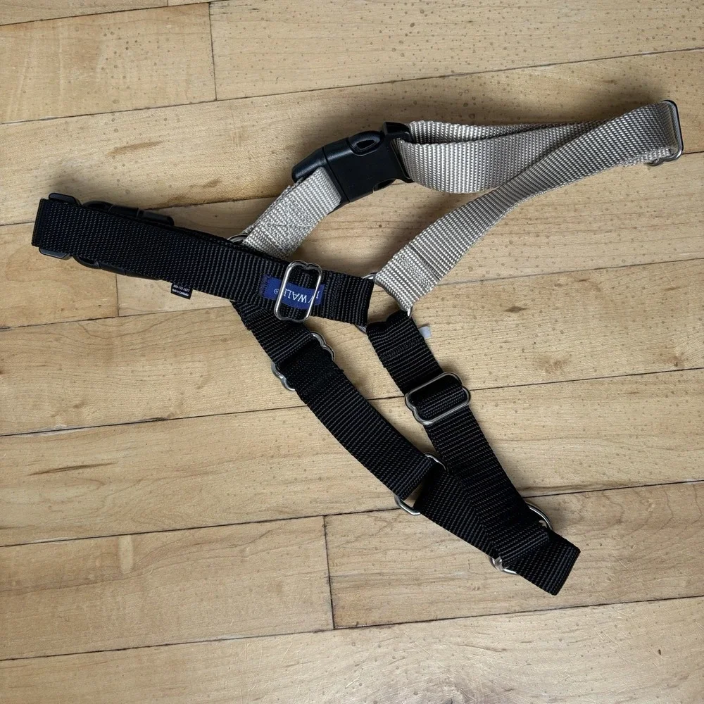 PetSafe Easy Walk Dog Harness Size: Med/ Large‎ Fawn / Black No Pull Harness